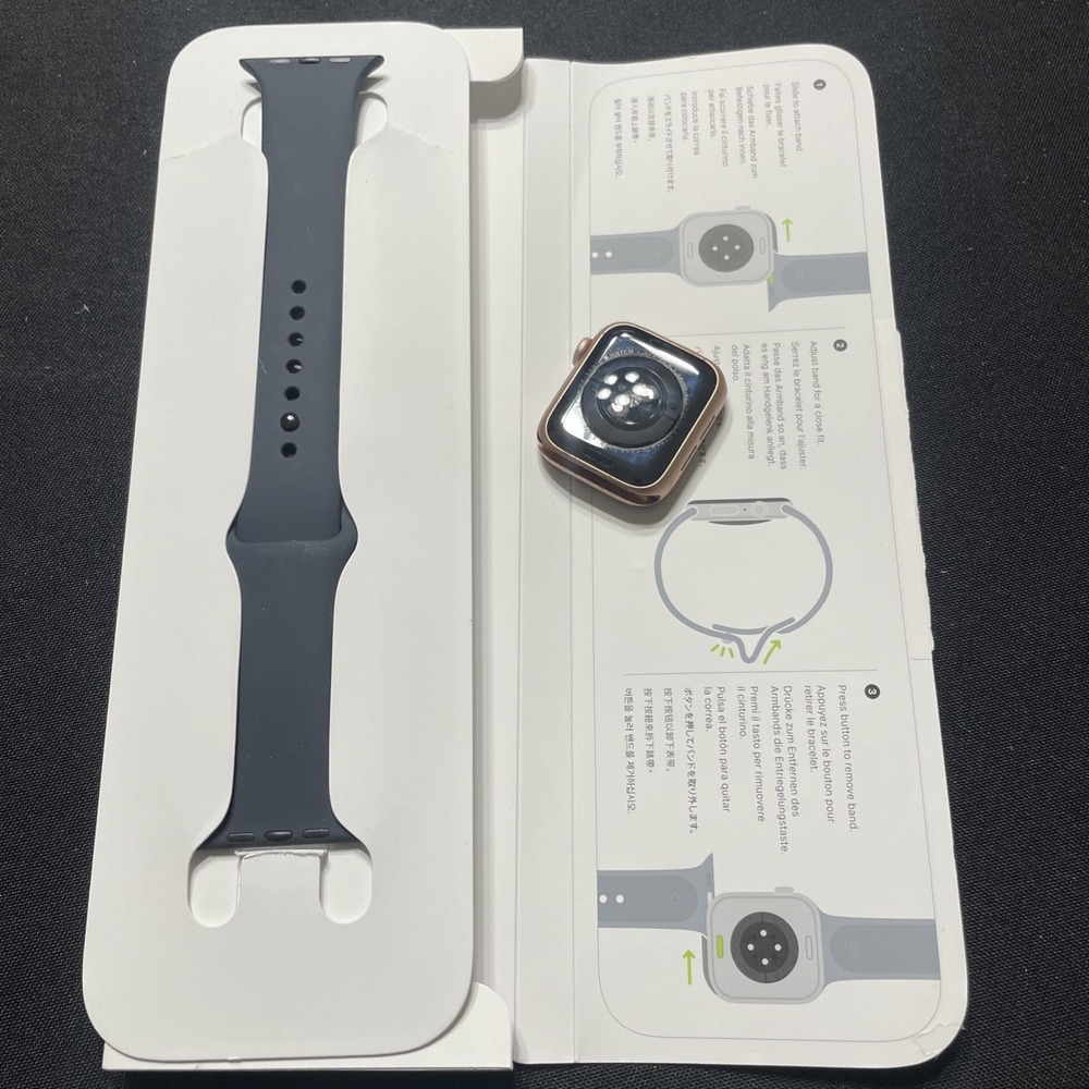 Apple Watch Series 4 40mm Gold Aluminum LOCKED + New Sport Band